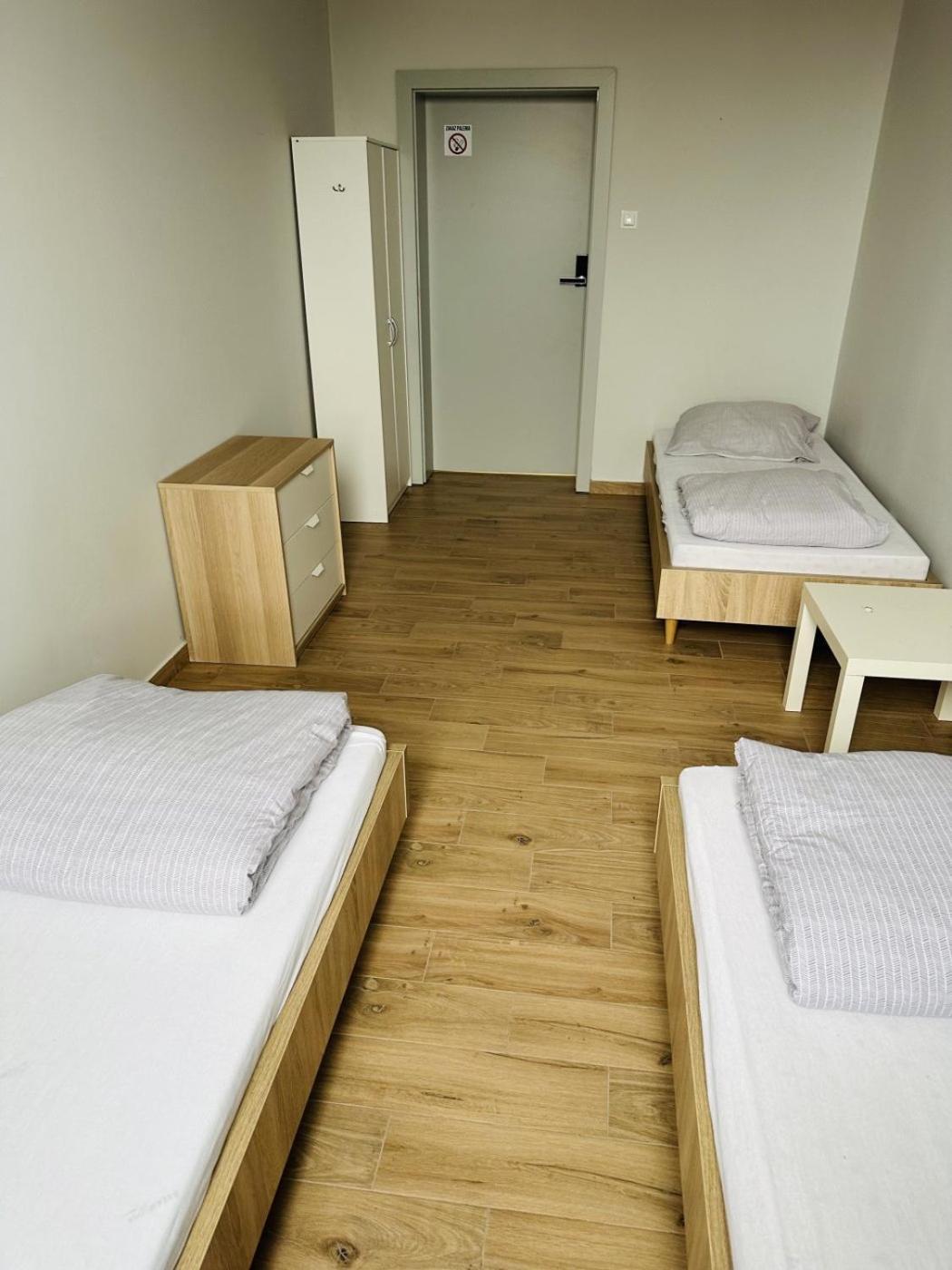 Starbal Hostel Радом Екстериор снимка
